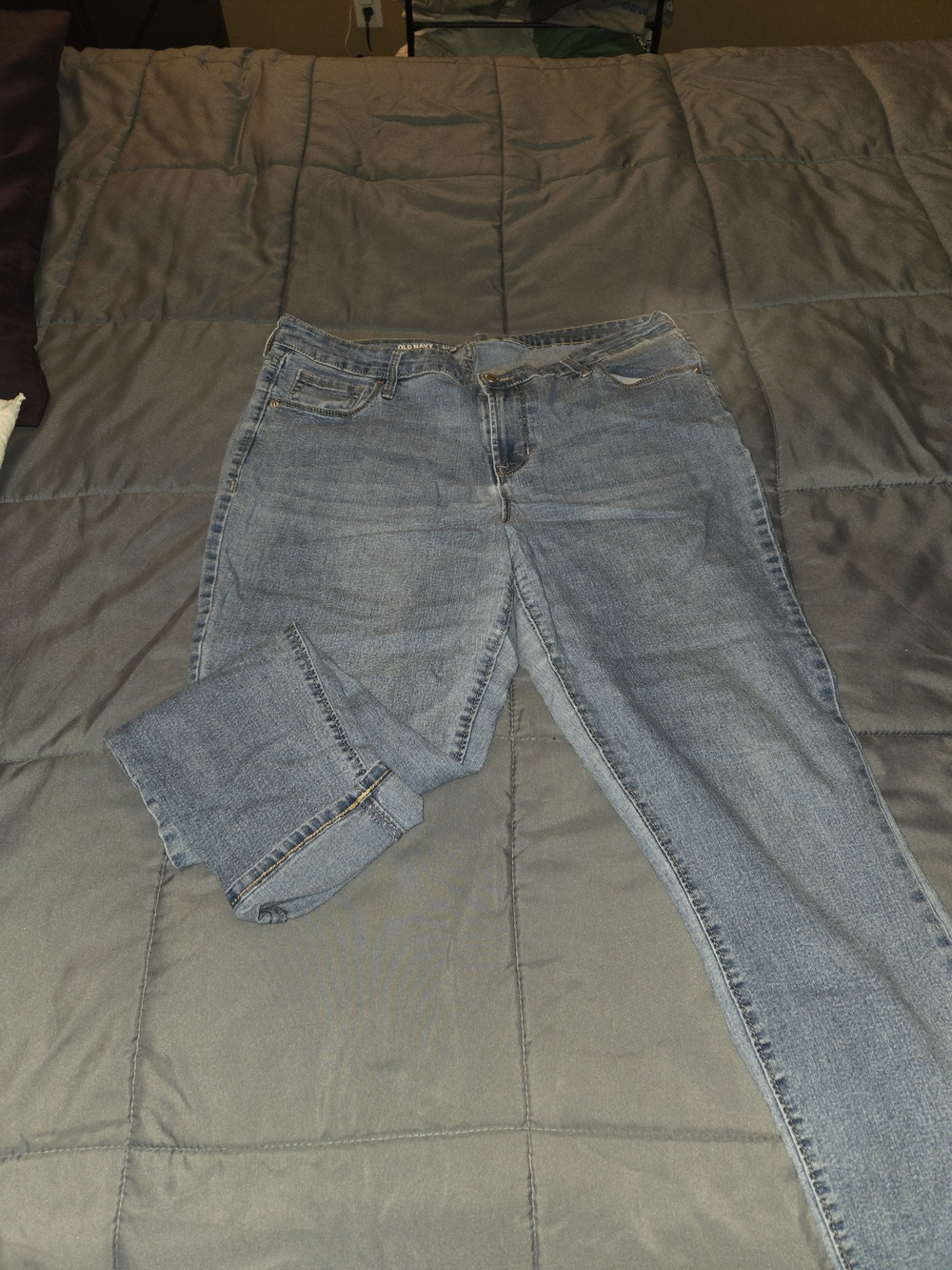 Old Navy Women's Skinny Jeans in Medium Blue Wash